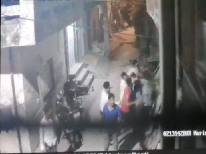 Caught On Camera: Two Injured In Attack By Group In Delhi's Wazirabad, Vehicles Vandalised Caught On Camera: Two Injured In Attack By Group In Delhi's Wazirabad, Vehicles Vandalised