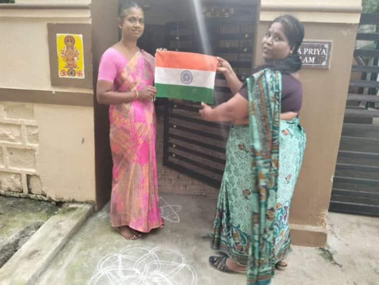 Target to sell 2 lakh national flags to public  District Administration TNN 2 லட்சம் தேசிய கொடிகளை பொதுமக்களுக்கு விற்பனை செய்ய இலக்கு - மாவட்ட நிர்வாகம்