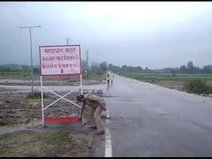 Champawat News: टनकपुर सड़क मार्ग पर पड़ने वाले किरोड़ा नाले पर लगाए गए चेतावनी बोर्ड, ये है वजह