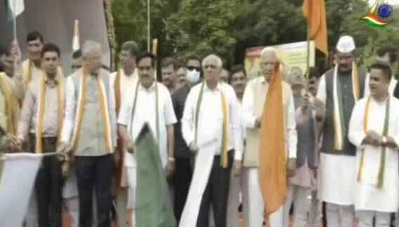 રાજકોટઃ તિરંગા યાત્રાનું CM ભૂપેન્દ્ર પટેલે કરાવ્યું પ્રસ્થાન, ગૃહરાજ્યમંત્રીએ લોકોને શું લેવડાવી પ્રતિજ્ઞા?