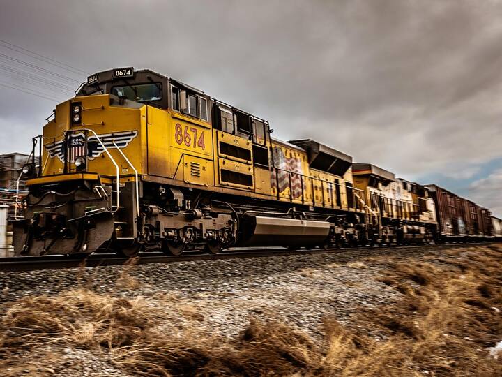 మీ పీఎన్‌ఆర్‌ సంఖ్య, రైలు సంఖ్య, క్యాప్చా కోడ్‌ ఎంటర్‌ చేశాక క్యాన్సిలేషన్‌ నిబంధనల టిక్‌బాక్స్‌ను టిక్‌ చేయాలి. ఆ తర్వాత సబ్మిట్‌ బటన్‌ కొడితే మొబైల్‌ నంబర్‌కు ఓటీపీ వస్తుంది. అప్పుడు మీ పీఎన్‌ఆర్‌ వివరాలు వస్తాయి.