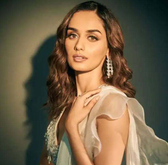Manushi Chhillar Photos: 'ਮਿਸ ਵਰਲਡ' ਮਾਨੁਸ਼ੀ ਛਿੱਲਰ ਨੇ ਲੇਟੈਸਟ ਟ੍ਰਡੀਸ਼ਨਲ ਲੁੱਕ ਨਾਲ ਆਪਣੀ ਖੂਬਸੂਰਤੀ 'ਚ ਹੋਰ ਚਾਰ ਚੰਦ ਲਗਾ ਦਿੱਤੇ ਹਨ।