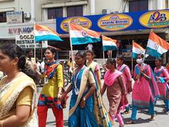 75வது சுதந்திர தினவிழா: கரூரில் கல்லூரி மாணவிகள் தேசிய கொடியை கையில் ஏந்தி ஊர்வலம்