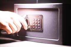 Bank Locker Rules: बैंक में लेने जा रहे हैं लॉकर तो जान लें यह जरूरी नियम! अपका सामान रहेगा सुरक्षित