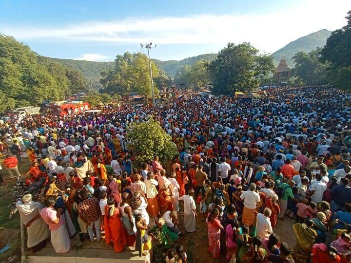 தென் மாவட்டத்தைச் சேர்ந்த பக்தர்கள் அழகர்கோயிலில் சாமி தரிசனம்