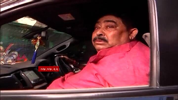 কী হবে তাঁর ভবিষ্যৎ ? পার্টি কি তাঁর প্রতি কড়া হবে ? নাকি পাশে দাঁড়াবে ? উত্তর দেবে সময় !