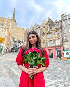 Nimrat Khaira Pics: कूल लुक में बेहद क्यूट दिखीं पंजाबी कुड़ी निमरत खैरा, तस्वीरों ने जीता फैन्स का दिल