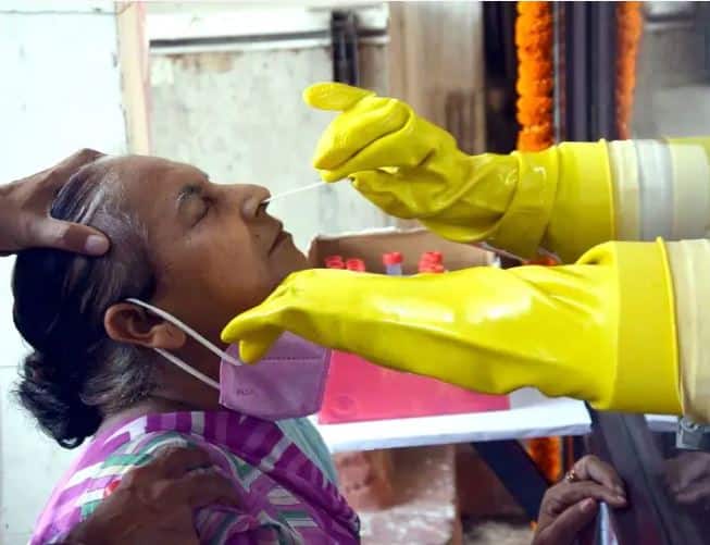 Delhi Coronavirus 2136 New Cases and 10 deaths Reported in National Capital Delhi Corona Cases : ਦਿੱਲੀ 'ਚ ਕੋਰੋਨਾ ਦੇ 2136 ਨਵੇਂ ਮਾਮਲੇ, 10 ਲੋਕਾਂ ਦੀ ਮੌਤ , ਸਕਾਰਾਤਮਕ ਦਰ 15 ਫੀਸਦੀ 