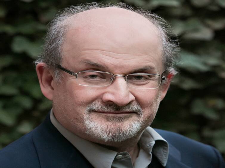 Salman Rushdie attacked why controversial novel The Satanic Verses ban in india and some country Salman Rushdie Attacked: सलमान रुश्दी की किताब The Satanic Verses पर कहां-कहां लगा है बैन?