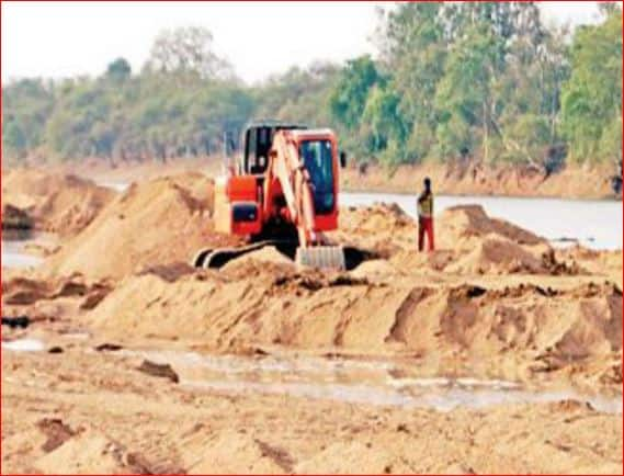 Punjab government has increased the rates of sand and gravel, former CM Channi had proposed a rate of Rs 5.50, the 'AAP' government has increased the rate to Rs 9 per cubic meter. ਪੰਜਾਬ ਸਰਕਾਰ ਨੇ ਰੇਤ-ਬਜਰੀ ਦੇ ਰੇਟ ਵਧਾਏ, ਸਾਬਕਾ ਸੀਐਮ ਚੰਨੀ ਨੇ ਮਿਥਿਆ ਸੀ 5.50 ਰੁਪਏ ਰੇਟ, 'ਆਪ' ਸਰਕਾਰ ਨੇ ਵਧਾ ਕੇ 9 ਰੁਪਏ ਪ੍ਰਤੀ ਘਣ ਫੁੱਟ ਕੀਤਾ