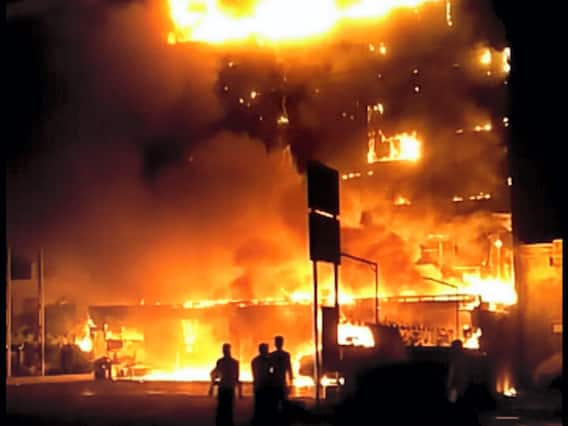 Jamnagar Fire: जामनगर के होटल में लगी आग के मामले में जांच करने पहुंची पुलिस, सामने आई ये बात Jamnagar Fire: जामनगर के होटल में लगी आग के मामले में जांच करने पहुंची पुलिस, सामने आई ये बात