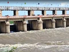Prakasam Barrage : ప్రకాశం బ్యారేజ్ కు భారీ వరద, మొదటి ప్రమాద హెచ్చరిక జారీ