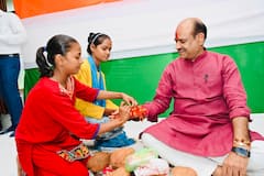 In Pics: कोटा सांसद ओम बिरला ने कोरोना पीड़ित परिवारों से बंधवाई राखी, देखें भावुक कर देने वाली तस्वीरें