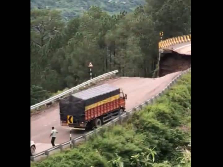 WATCH: Chandigarh-Shimla Highway Near Solan Caves In After Heavy Rain WATCH: Chandigarh-Shimla Highway Near Solan Caves In After Heavy Rain