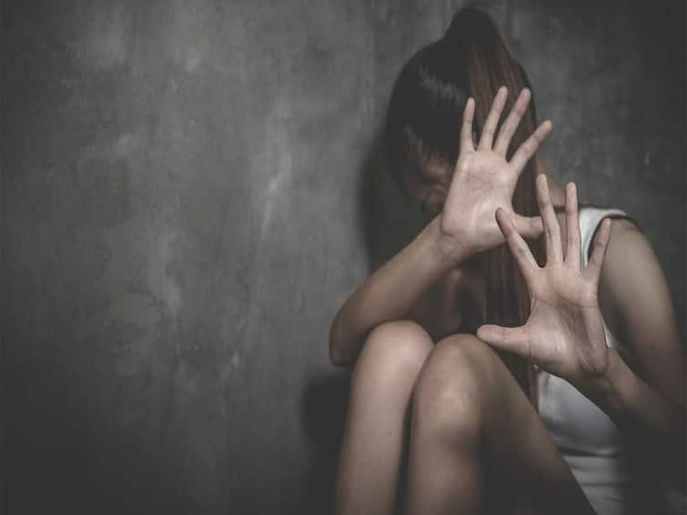 kerala : 9 class student arrested for Sexual assault 20 female students போதைப்பொருள் கொடுத்து மாணவியை வன்கொடுமை செய்த மாணவன்! வலையில் 20க்கு மேற்பட்ட பெண்கள்!