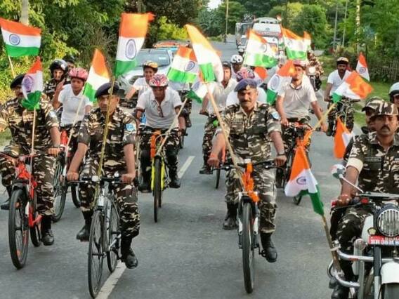 Azadi ka Amrit Mahotsav: आजादी के अमृत महोत्सव के रंग में रंगा देश, गांव से लेकर शहरों तक लहराया तिरंगा- तस्वीरें