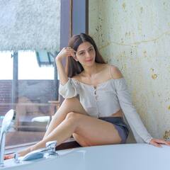 Vedika Photos: 'బాణం' బ్యూటీ స్టన్నింగ్ స్టిల్స్