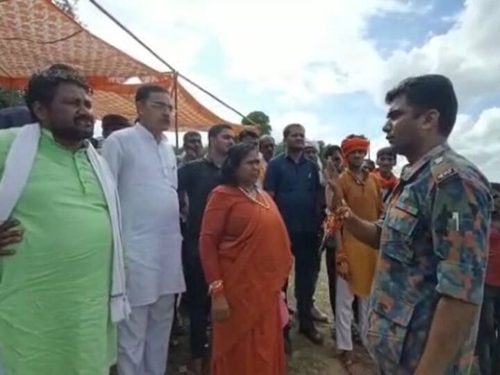 Banda Uttar Pradesh boat accident Union Minister Sadhvi Niranjan Jyoti and Cabinet Minister Rakesh Sachan reached ANN Banda Boat Accident: नाव दुर्घटना वाली जगह पर पहुंचीं केंद्रीय मंत्री साध्वी निरंजन ज्योति, प्रशासन को दिए ये निर्देश