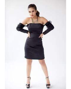 Neha Malik : शॉर्ट ड्रेस, हाय हिल्स...; अभिनेत्री नेहा मलिकच्या दिलखेचक अदा