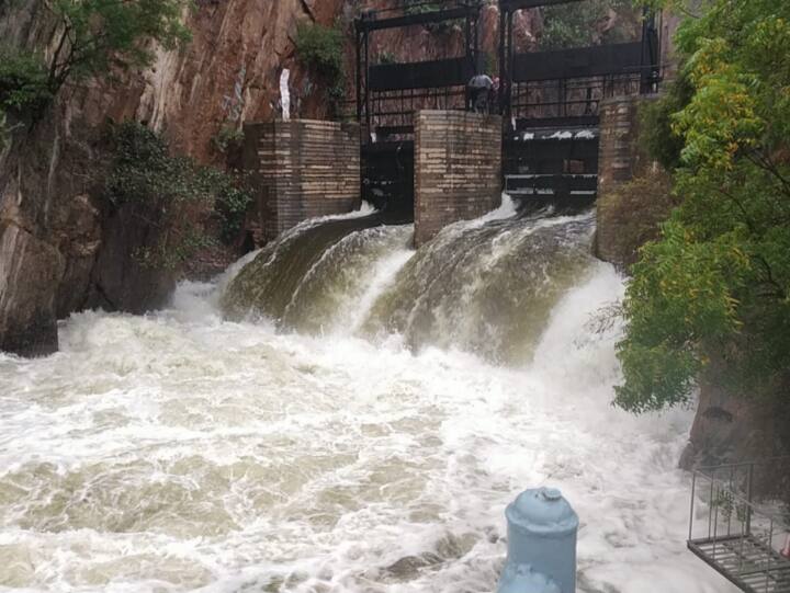 Udaipur News Lakes filled with heavy rains in Udaipur water management becomes challenge for administration ann Udaipur News: उदयपुर में भारी बारिश से लबालब हुईं झीलें, प्रशासन के लिए वाटर मैनेजमेंट बना चुनौती
