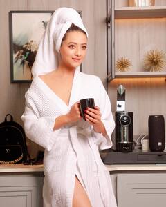 PHOTO: मिथुन चक्रवर्तीची सून मदालसा शर्माचा बोल्ड लूक; फोटो पाहाच!