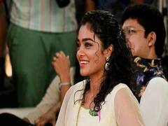 Gayathrie Shankar : அந்த விண்மீன்கள் தான் உந்தன் கண்மீதிலே....காயத்ரி சங்கரின் க்யூட் க்ளிக்ஸ்..!