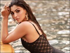 Akansha Puri Photo: आकांक्षा पुरी ने पानी में लगाई आग, फोटो देख मीका सिंह के भी उड़ जाएंगे होश