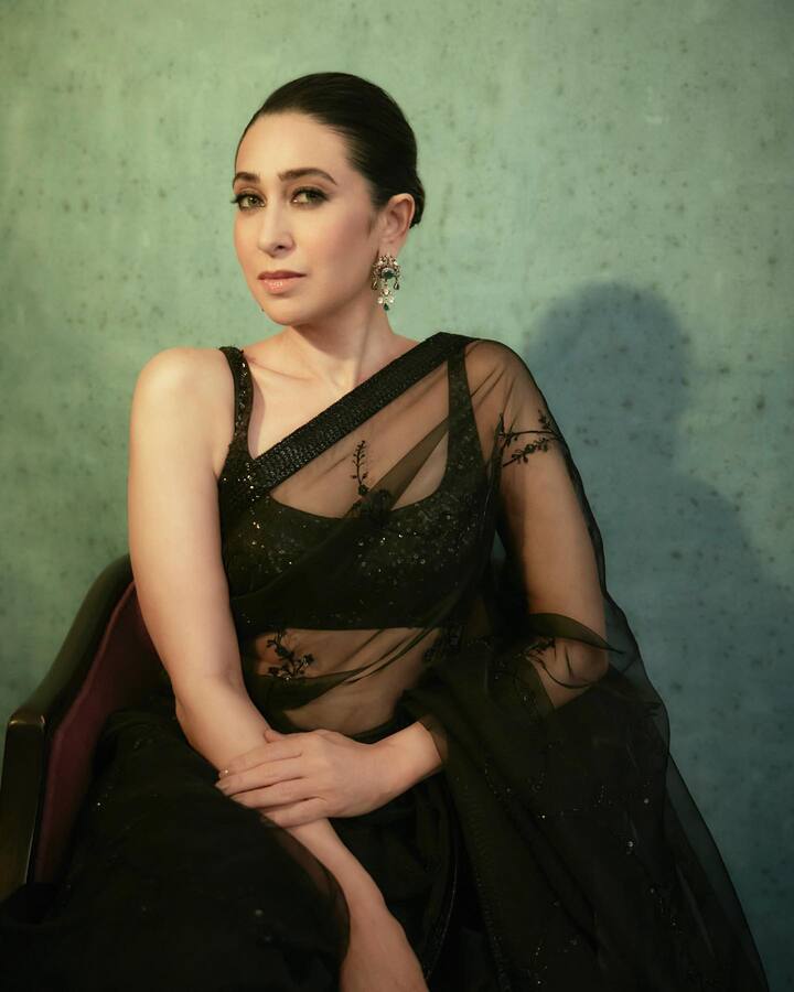 करिश्मा कपूर ने भी अपने नाम से एक अक्षर गायब किया है. पहले वह Karishma लिखती थीं, लेकिन बाद में उन्होंने S के बाद H को हटा दिया और अब वह Karisma नाम का इस्तेमाल करती हैं.