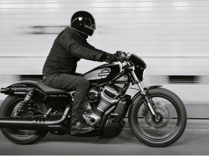 Hero Motocorp आणि Harley Davidson यांनी संयुक्तपणे त्यांची नवीन बाईक भारतात लॉन्च केली आहे. Harley Davidson Nightster नावाच्या या बाईकची एक्स-शोरूम किंमत 14.99 लाख रुपये आहे. या बाईकची बुकिंगही सुरू झाली आहे.
