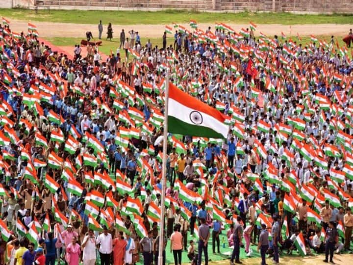 Independence Day: When and how the tricolor is lowered, know what the rules of maintenance are Independence Day: ક્યારે અને કેવી રીતે તિરંગો ઉતારવામાં આવે છે, જાણો શું છે તેની જાળવણીના નિયમો