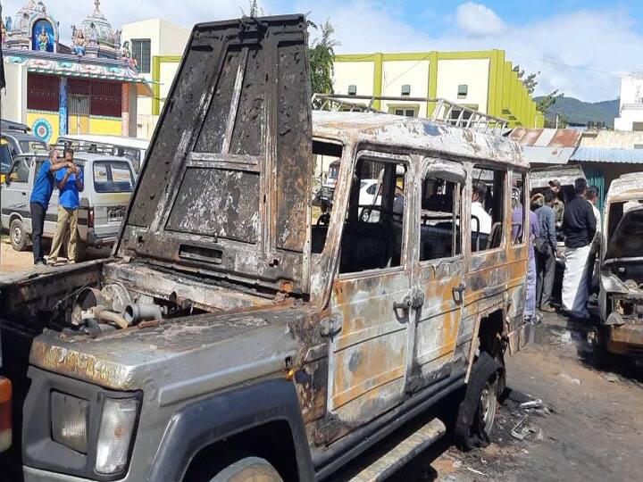 Theni: 12 jeeps worth Rs 60 lakhs gutted in fire at parking lot TNN தேனி: வாகன நிறுத்தத்தில் ஏற்பட்ட பயங்கர தீ விபத்து - 12 ஜீப்கள் எரிந்து நாசமானது