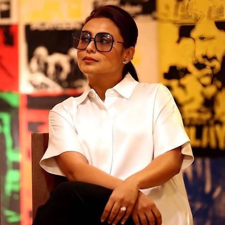 रानी मुखर्जी भी उन सितारों में से एक हैं, जिन्होंने अपने नाम की स्पेलिंग के साथ बदलाव किया. वह पहले अपना सरनेम Mukherji लगाती थीं, लेकिन बाद में उन्होंने H हटाकर Mukerji कर लिया था.