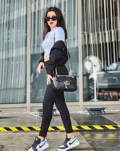 Avneet Kaur Photo: અવનીત કૌર બોલ્ડનેસની હદ કરી પાર, જેકેટના બટન ખોલી આપ્યા પોઝ