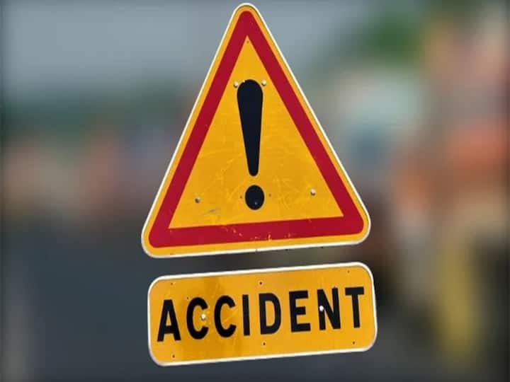 Kamareddy district tsrtc bus accident 25 members injured Kamareddy Bus Accident : కామారెడ్డిలో ఘోర రోడ్డు ప్రమాదం, ఆర్టీసీ బస్సు బోల్తా, 25 మందికి గాయాలు