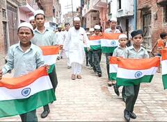 Azadi Ka Amrit Mahotsav: इटावा में दिखा खूबसूरत नजारा, मदरसे के बच्चों ने निकाली तिरंगा यात्रा