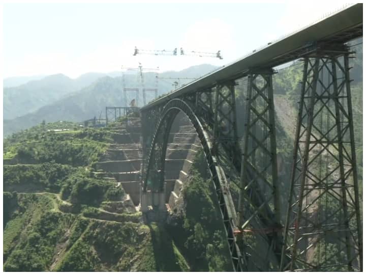 Golden joint of world's highest Chenab railway bridge launched today see pictures Trending: आज हुआ दुनिया के सबसे ऊंचे Chenab Bridge के गोल्डन ज्वाइंट का उद्घाटन, देखें तस्वीरें