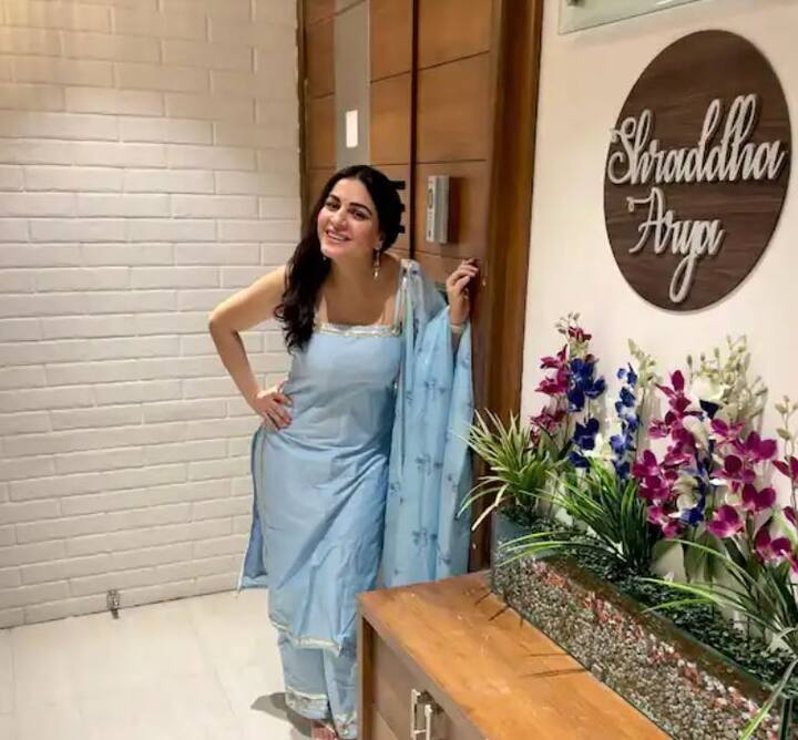 ਟੀਵੀ ਅਦਾਕਾਰਾ ਸ਼ਰਧਾ ਆਰੀਆ (Shraddha Arya) ਇਨ੍ਹੀਂ ਦਿਨੀਂ ਸੱਤਵੇਂ ਆਸਮਾਨ 'ਤੇ ਹੈ, ਕਿਉਂਕਿ ਉਨ੍ਹਾਂ ਦਾ ਨਵਾਂ ਘਰ ਪੂਰੀ ਤਰ੍ਹਾਂ ਤਿਆਰ ਹੋ ਗਿਆ ਹੈ।