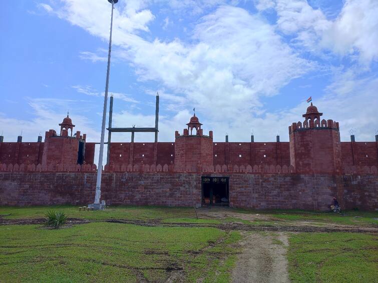 Independence day 2022: The grand patriotic fort is built in Coimbatore TNN Independence day 2022: கோவையில்  பிரம்மாண்டமாக கட்டப்பட்டுள்ள  ‘தேசபக்தி கோட்டை’  - சிறப்பம்சம்ங்கள் என்னென்ன?