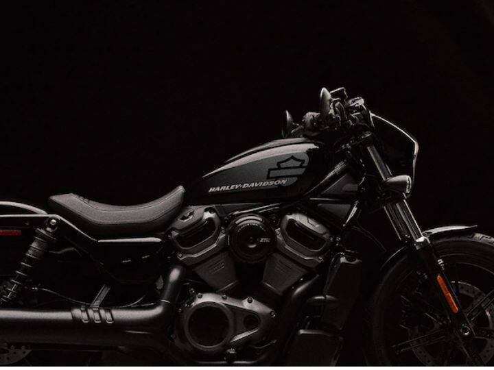Harley-Davidson Nightster ला बार-एंड मिरर, एक गोल हेडलाइट, साइड-स्लंग एक्झॉस्ट, गोल आकाराचे टर्न इंडिकेटर, कट शेप रिअर फेंडर सारखे फीचर्स देण्यात आले आहे. याचे  वजन 218 किलो आहे, सीटची उंची 705 मिमी आहे. यामध्ये 11.7 लीटर क्षमतेची इंधन टाकी वापरण्यात आली आहे.