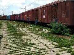 Agriculture News : केळीनं भरलेली मालगाडी तब्बल 12 तासानंतर स्टेशनवरुन रवाना, शेतकरी संतप्त, लाखो रुपयांना बसणार फटका