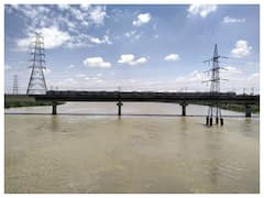 Delhi: Authorities Step Up Evacuation Drive As Yamuna Water Flows Over Danger Level