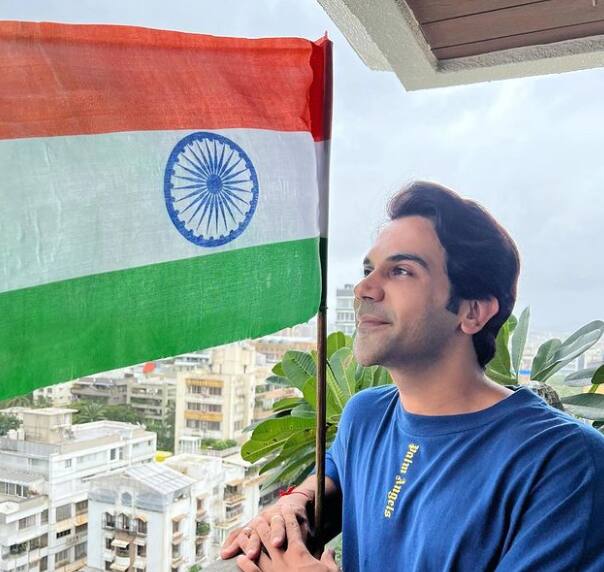 'विजय विश्व तिरंगा प्यारा, झंडा ऊंचा रहे हमारा' असं म्हणत राजकुमार रावने तिरंग्या सोबतचा फोटो चाहत्यांसोबत शेअर केला आहे.