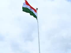 PHOTO : परळीत उभारला मराठवाड्यातील सर्वात उंच तिरंगा ध्वज