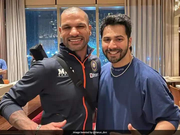 varun-dhawan-shared-a-photo-on-twitter-after-meeting-cricketer-shikhar-dhawan-and-other-team-india-players ਬਾਲੀਵੁੱਡ ਅਦਾਕਾਰਾ ਵਰੁਣ ਧਵਨ ਦੀ ਕ੍ਰਿਕੇਟ ਸਟਾਰ ਸ਼ਿਖਰ ਧਵਨ ਨਾਲ ਮੁਲਾਕਾਤ, ਫ਼ੋਟੋ ਸ਼ੇਅਰ ਕਰ ਕਹੀ ਇਹ ਗੱਲ