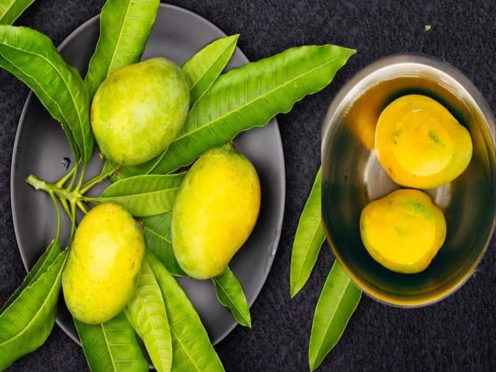 Why You Must Soak Mangoes in Water Before Eating Them மாம்பழங்களை சாப்பிடுவதற்கு முன்பு தண்ணீரில் ஊற வைக்கணும்! ஏன் தெரியுமா?