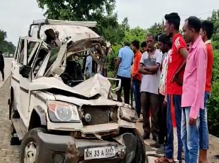 Bolero collided with a standing truck four died on the spot Highway Accident : उभ्या ट्रकला बोलेरोची धडक, चार जणांचा जागीच मृत्यू