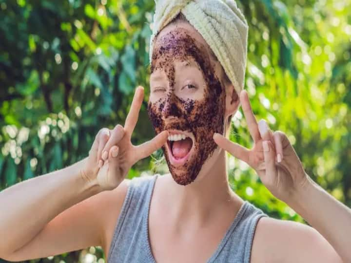 Hidden Benefits of Coffee on Skin Coffee on Skin : காஃபி பவுடரை இப்படி பயன்படுத்தி பாருங்க ! சருமத்திற்கு ஏகப்பட்ட நன்மைகள் இருக்கு!