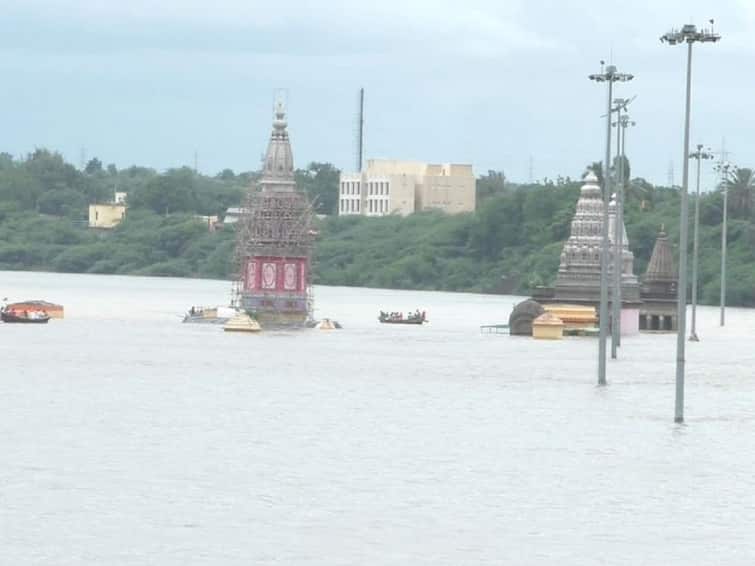 Release of water from Ujani and Veer dams, flood risk to 46 villages including Pandharpur Rain News : उजनी आणि वीर धरणातून पाण्याचा विसर्ग, पंढरपूरसह 46 गावांना पुराचा धोका, प्रशासन अलर्ट 