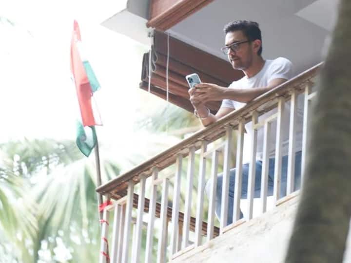 aamir khan with indian flag akshay anupam kher participated in azaadi ka amrit mahotsav Har Ghar Tiranga: फिल्म पर विवाद के बीच तिरंगे के साथ नजर आए आमिर खान, इन सेलेब्स ने भी कैंपेन में लिया हिस्सा