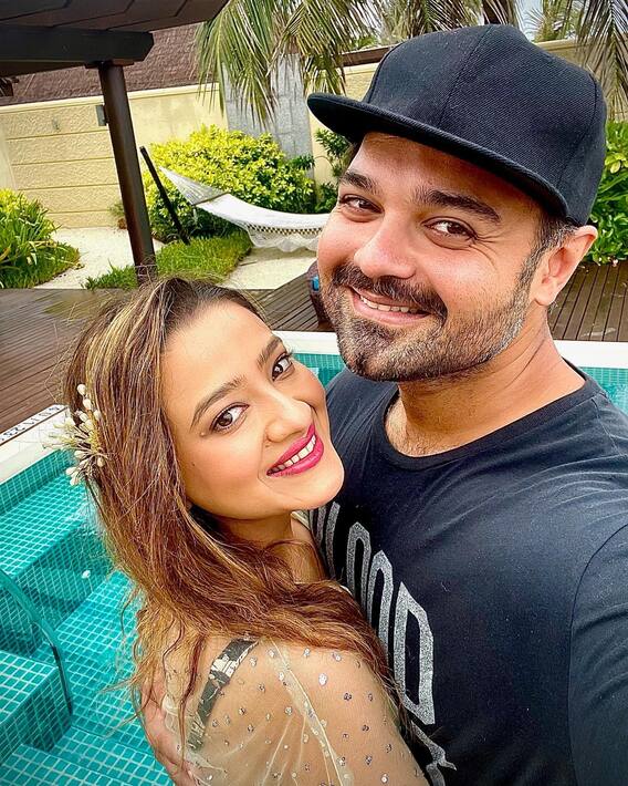 Anupamaa की काव्या ने बाथरोब पहन इंटरनेट पर लगाई आग, दिल थामकर देखिए ग्लैमरस तस्वीरें